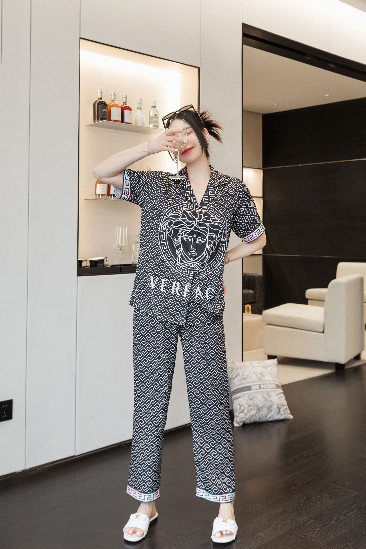 春夏新款冰丝情侣睡衣女短袖长裤套装男士高级感家居服外穿欧美风详情12