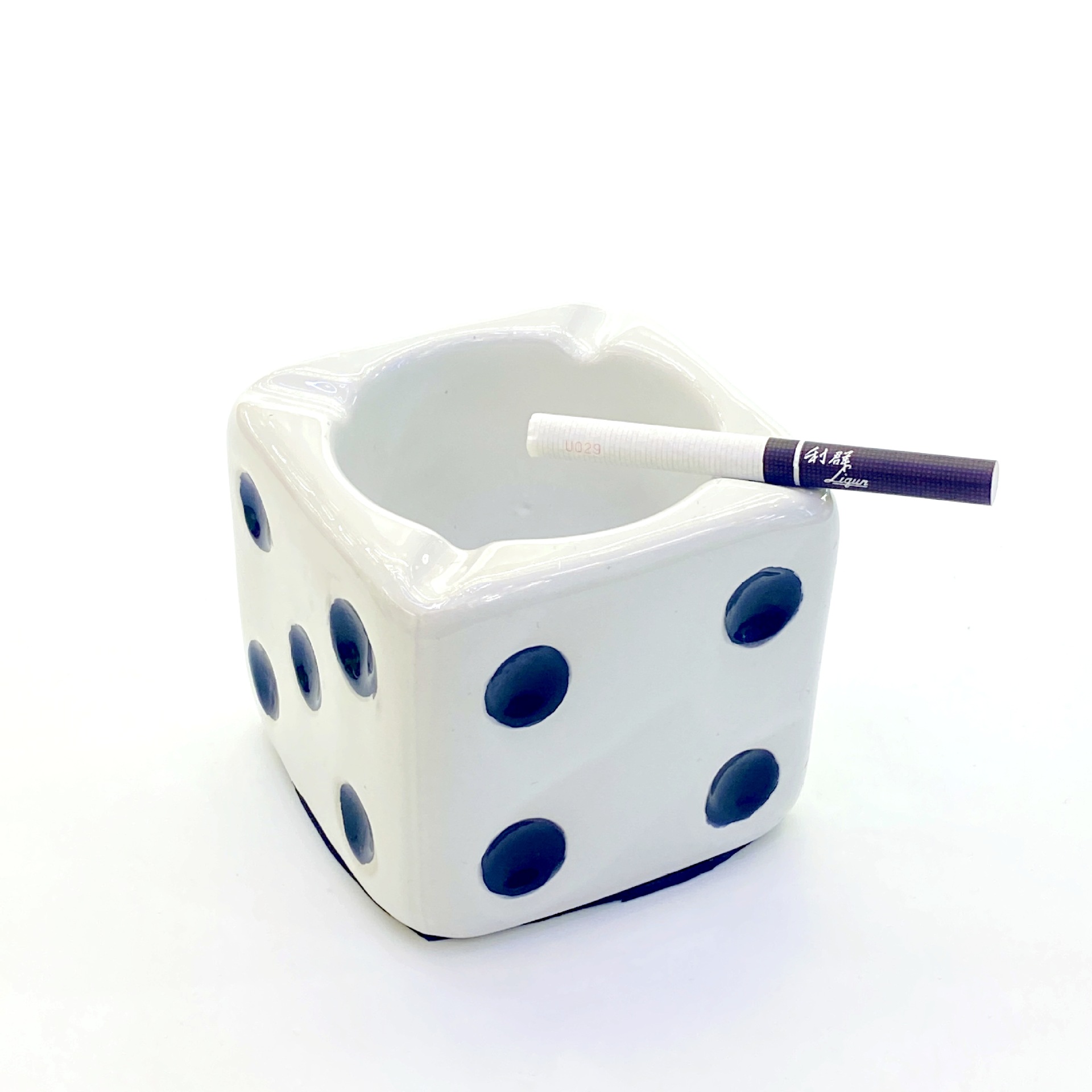 骰 子烟灰缸创意烟灰缸骰 子陶瓷烟灰缸家用客厅办公室多功能烟灰缸 金堡花瓶  详情16