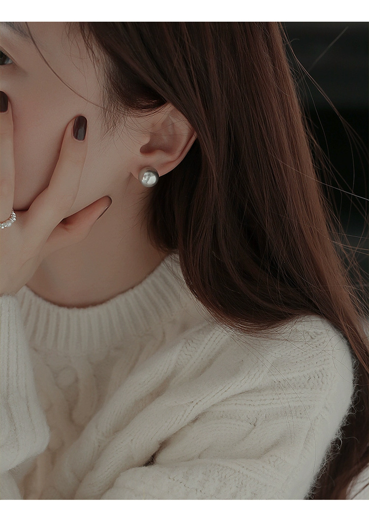 The upgraded version of the Shi Jia Zhen Duo Ma Hui pearl earrings, featuring double silicone mosquito repellent coils and painless ear clips, is a trend of high-end and elegant earrings pic 5