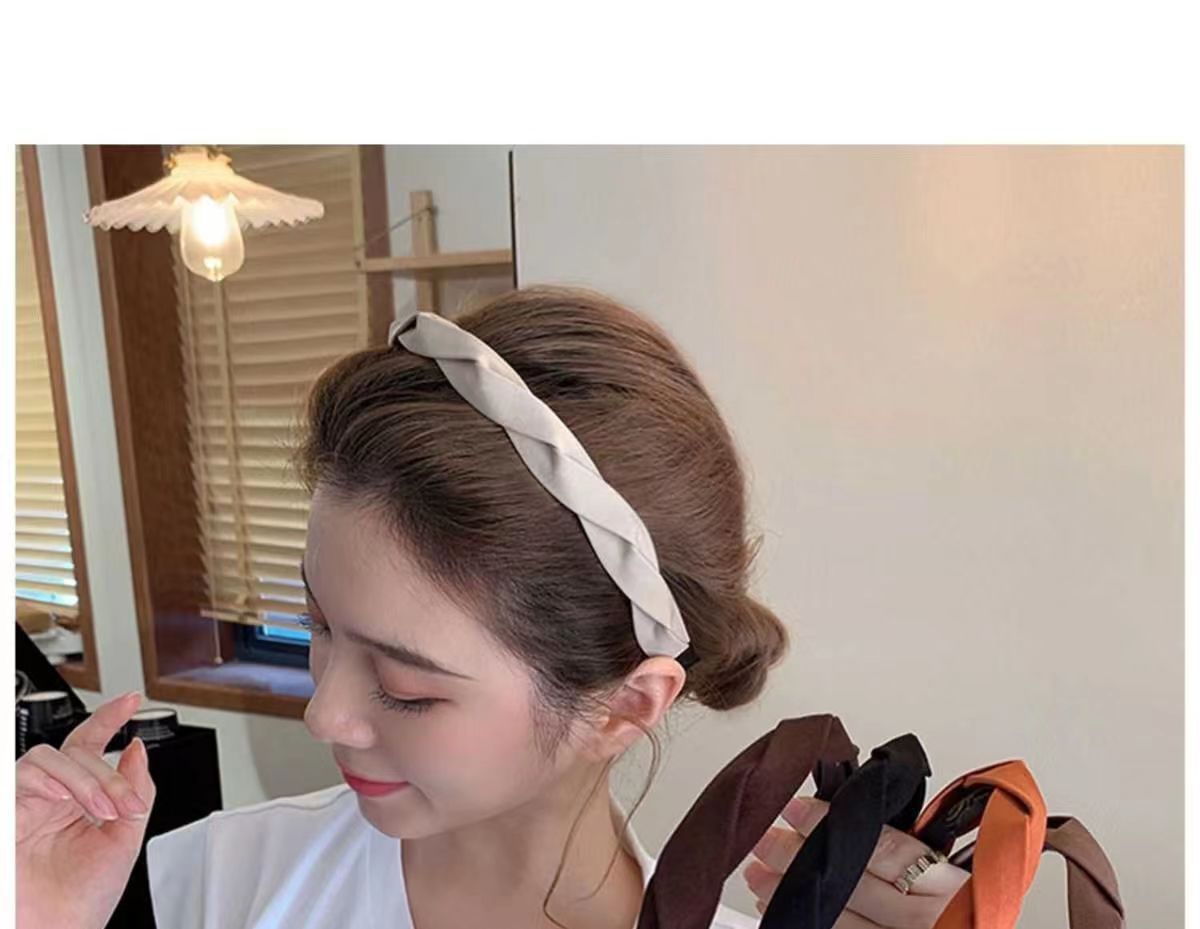 The new fabric color-blocking headband with teeth for washing the face and hair clip is a versatile and high-end accessory for going out pic 2