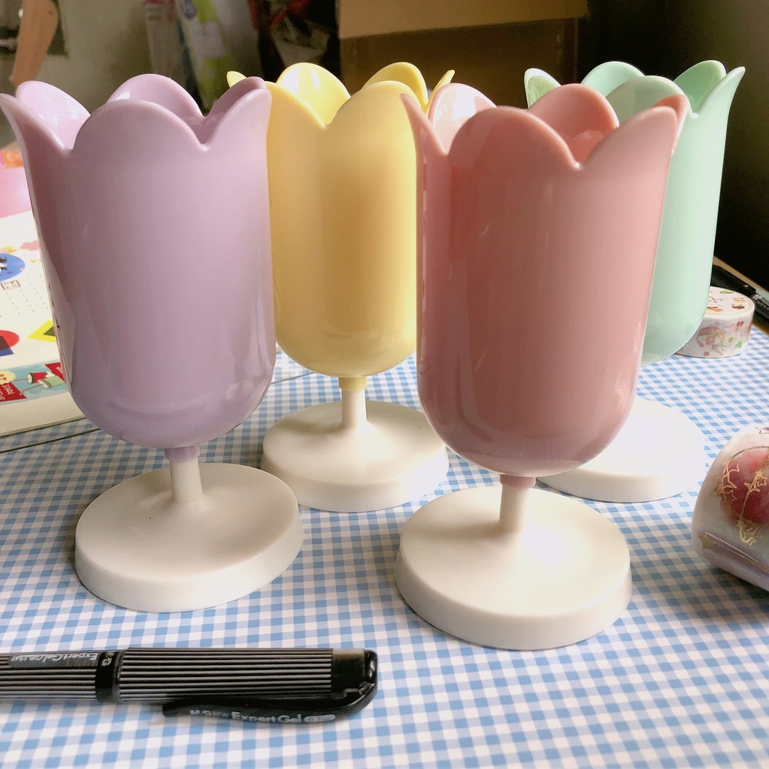 Creative cartoon tulip pen holder, girlish pen holder, makeup brush storage bucket, retro flower decoration, photo prop pic 6