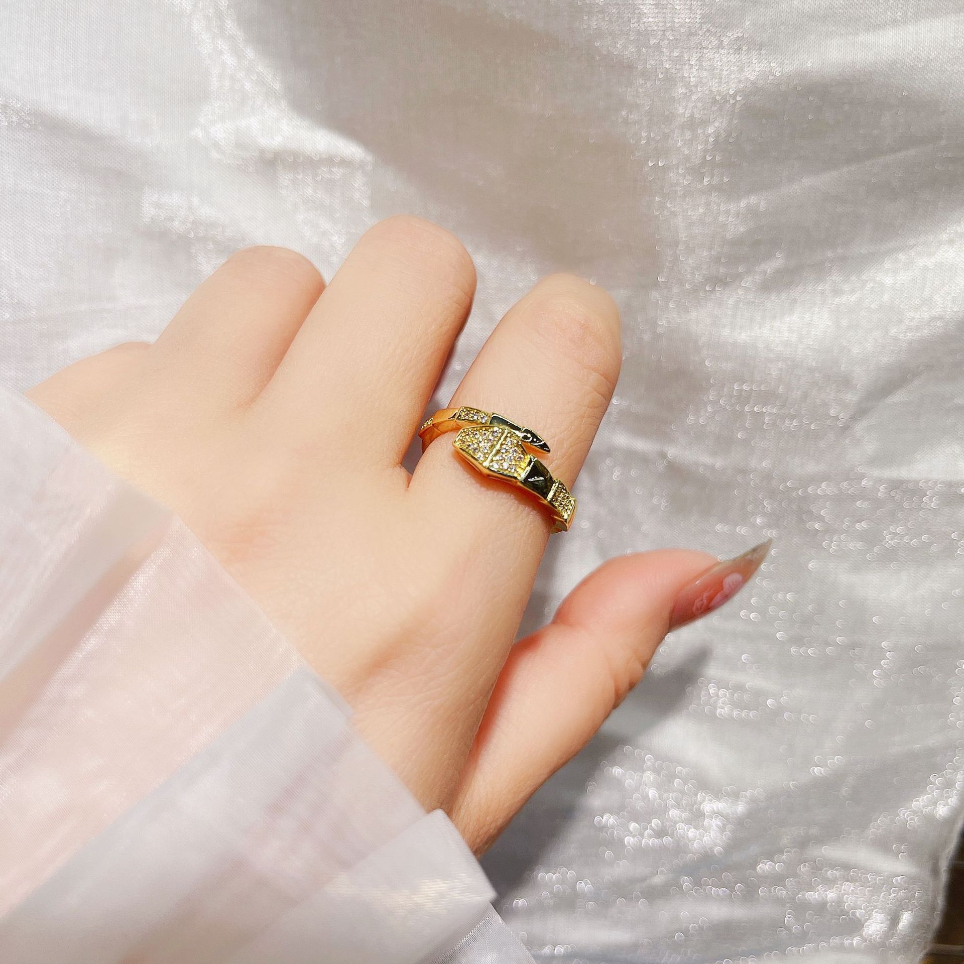 Cross-border copper micro-inlaid zirconium snake-shaped ring, light luxury and niche design, fashionable and versatile, trendy open snake-bone ring for women pic 3
