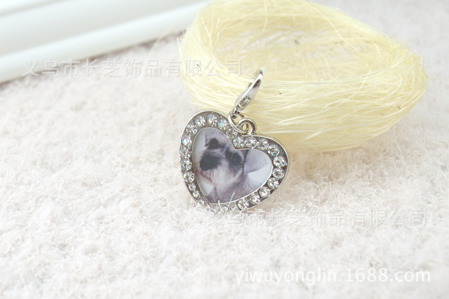 Factory direct supply of cross-border in-stock handwritten heart-shaped dog pendants, pet identity tags, Easter and Christmas diamond-encrusted dog tags pic 25