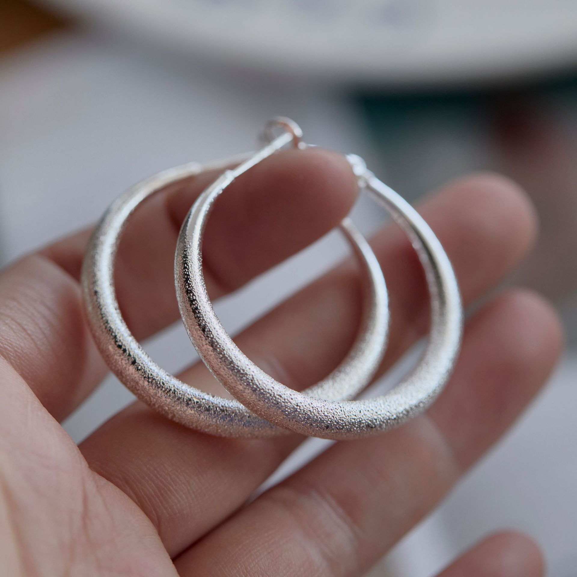 【 Mingsha Mountain Spring 】40mm matte plain ring earrings, mosquito coil ear clips, no ear holes, women's high-end silver stud earrings pic 7