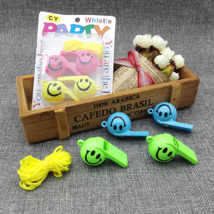 M7533 4个笑脸口哨 助威聚会文体玩具塑料哨子2元店两元店地摊详情4