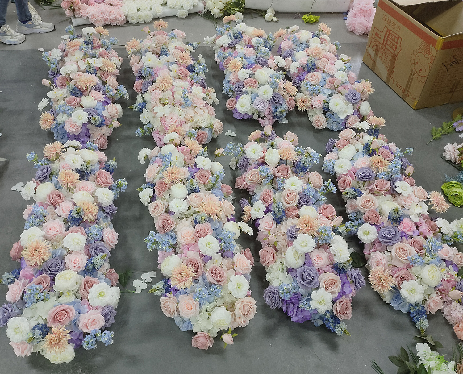 跨境粉色紫色长条桌花花艺 酒店婚礼宴会节日橱窗装饰假花仿真花详情14