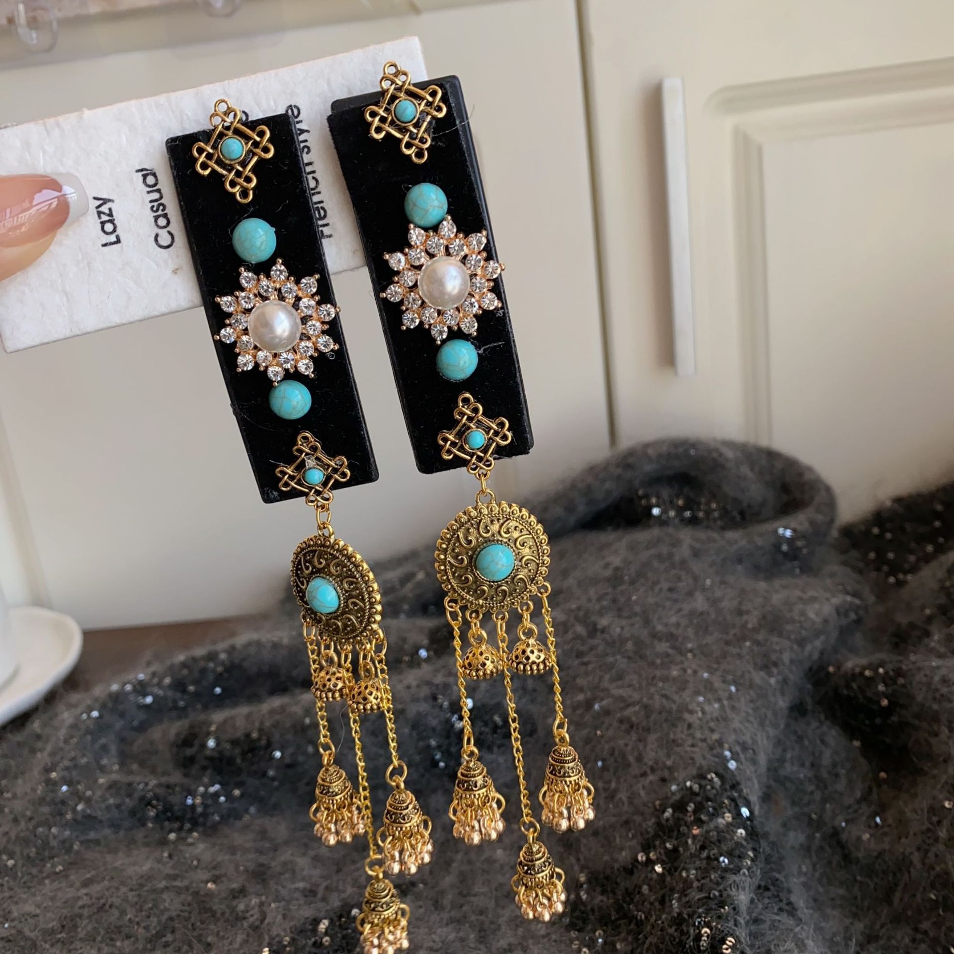 The retro ethnic style bell tassel hair clip, new Chinese style broken hair clip, 2025 new niche Chinese style design bangs clip from the national trend series pic 2