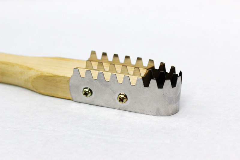 Wooden handle three-row fish scale planer, fish scale rubbing and scaling products are available for wholesale at two yuan in Yiwu pic 8