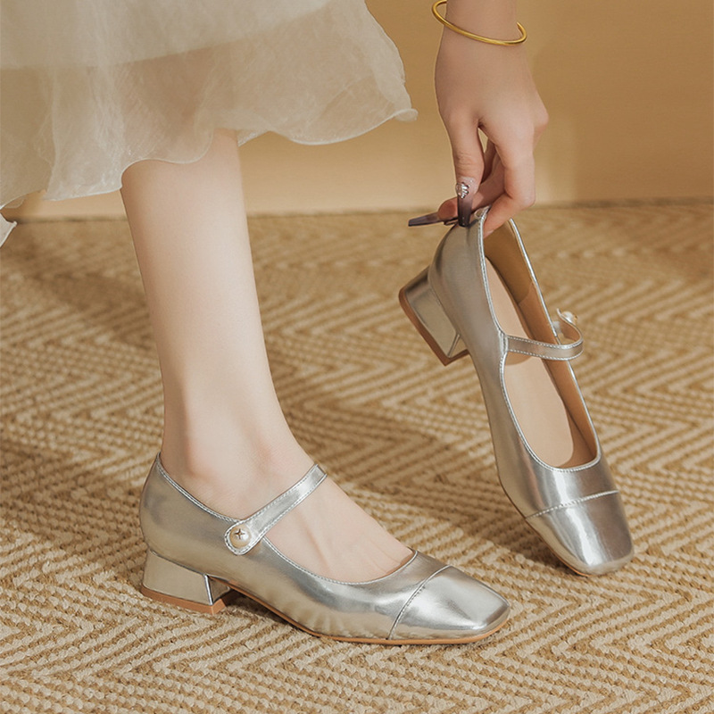 The new 2024 Spring/autumn collection of Mary Jane shoes, featuring a stylish square-toed one-shoulder style, is made of genuine leather with a shallow opening, thick mid-heel, and is a wedding shoe pic 2
