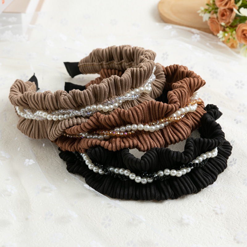 The 2024 autumn/winter new pleated wide-edge pearl and diamond-encrusted light luxury hair band exudes a sense of sophistication, simplicity and fashion, and is a versatile headband for women pic 4