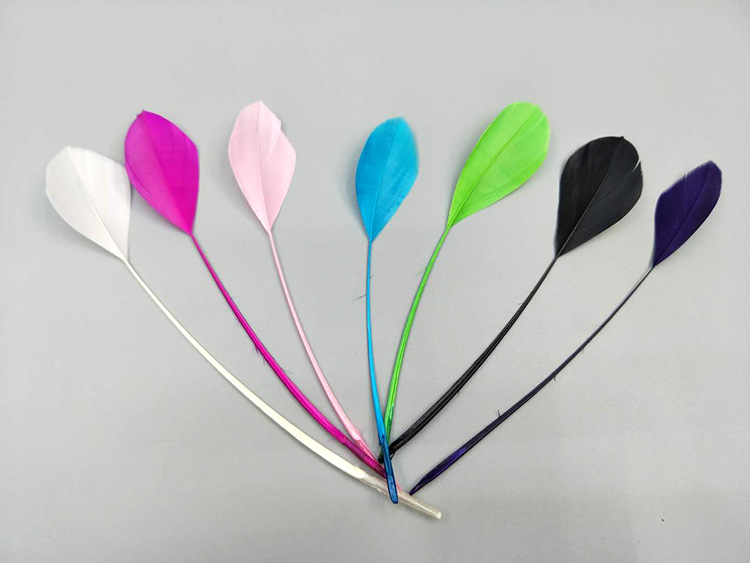 The manufacturer wholesales a large quantity of materials for decorative accessories such as large, colorful feather corsages and head flowers made of goose feathers pic 28