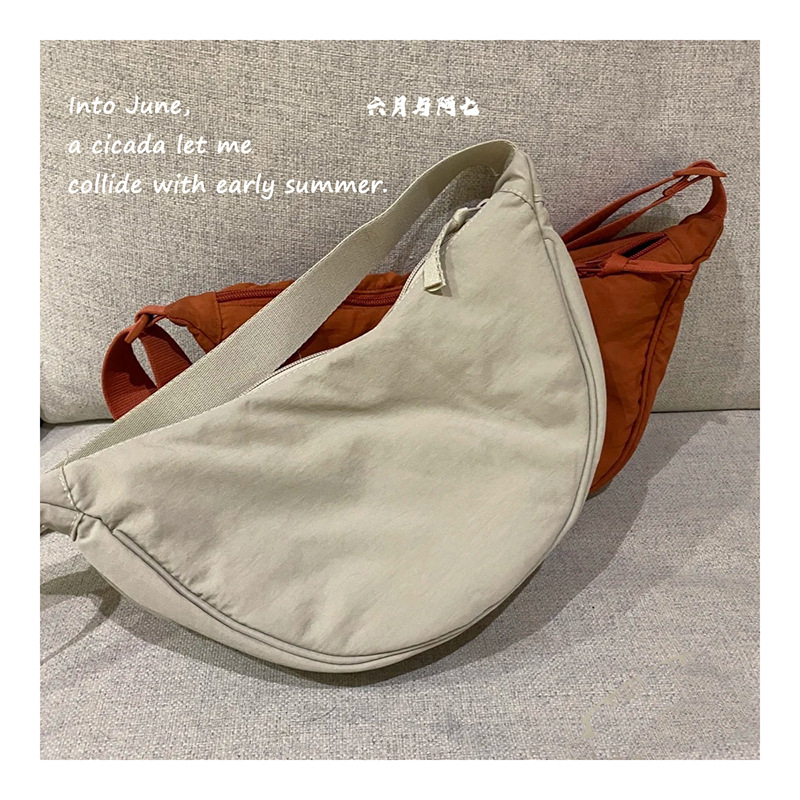 U家试衣间同款女斜挎包小红书尼龙饺子包学生单肩包布包工厂货源详情14