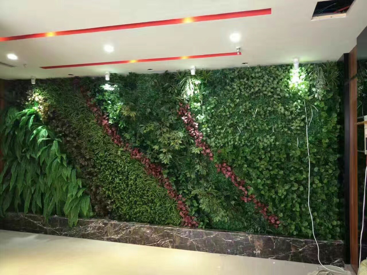 Laminated artificial white-edge spider plants, green artificial plant wall materials, small-leaf orchid artificial flowers, artificial flower decoration pic 11