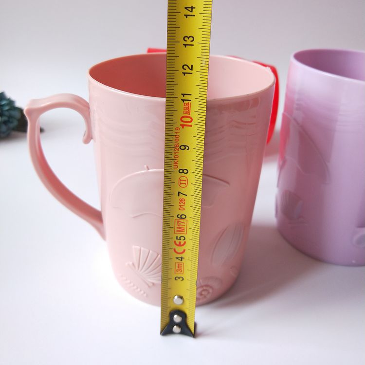 1-yuan store wholesale of plastic cups, drinking cups, colored engraved water cups and brushing cups pic 2