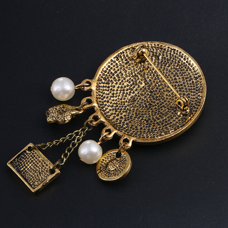 新款欧美时尚珍珠美人头胸针 电镀合金复古胸花 服装配饰别针批发详情2