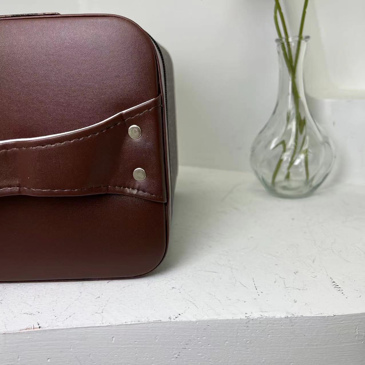 化妆包简约时尚潮手提化妆包便携分区收纳盒字母大容量旅行化妆包详情9