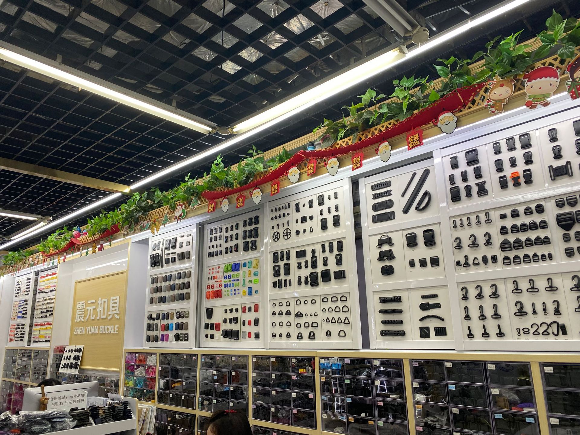 Plastic bag buckles, webbing buckles, backpack triangular buckles, bag plastic accessories, buckles, auxiliary materials, plastic pic 3