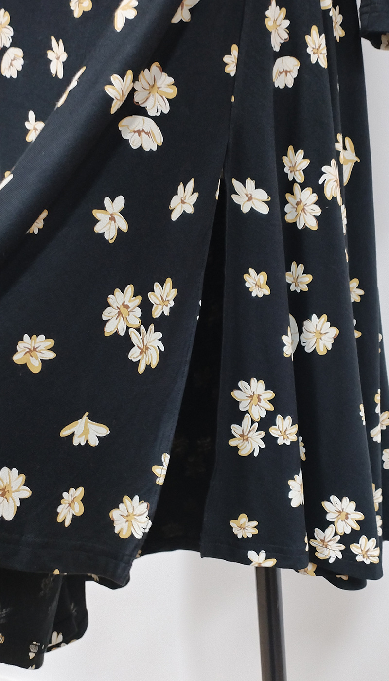 黑底印花小雏菊碎花连衣裙女夏季新款法式V领显瘦性感气质开叉裙详情6