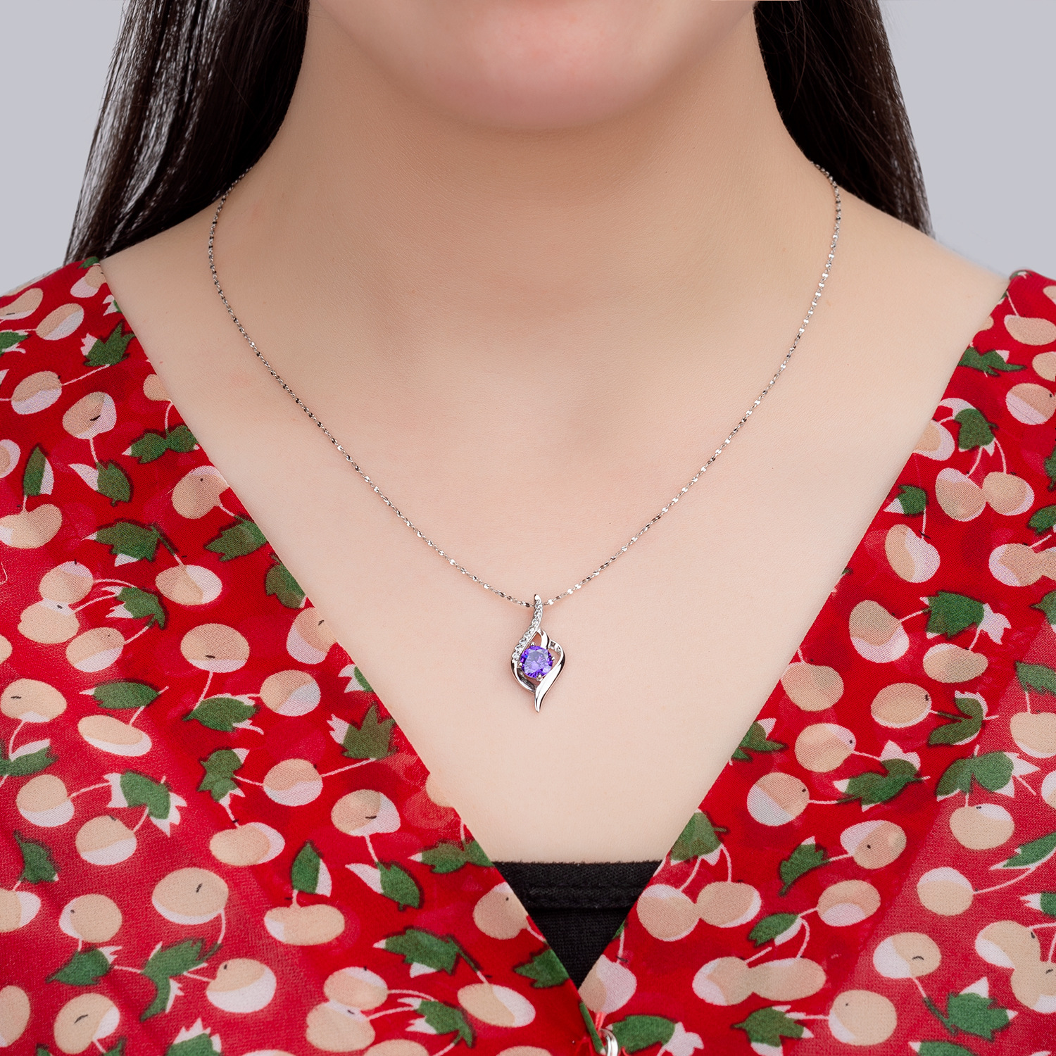 A high-quality imitation D-color moissanite four-leaf clover female pendant with eight hearts and eight arrows from a live-streaming product by a popular influencer on Kuaishou and Douyin pic 107