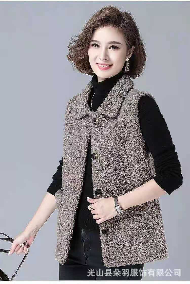 New Spring and Autumn 2021 sheepskin vest for middle-aged mothers, a loose granular fleece vest and fashionable coat pic 9