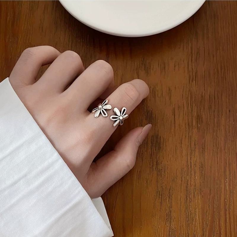 A simple and cold style hollowed-out flower ring for women on Instagram, a unique aged ring with a light luxury and niche design sense, a finger ring pic 7