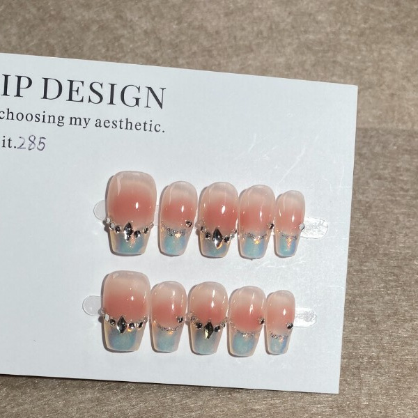 【 Handcrafted Nail Tips 】 Fair, sweet and cool Yuanyang Black and White French heart-shaped short nail art patch tool pic 1