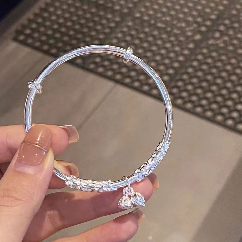 Hot-selling bracelet wholesale physical store, exclusive new jewelry, street accessory, simple and classic bracelets pic 6