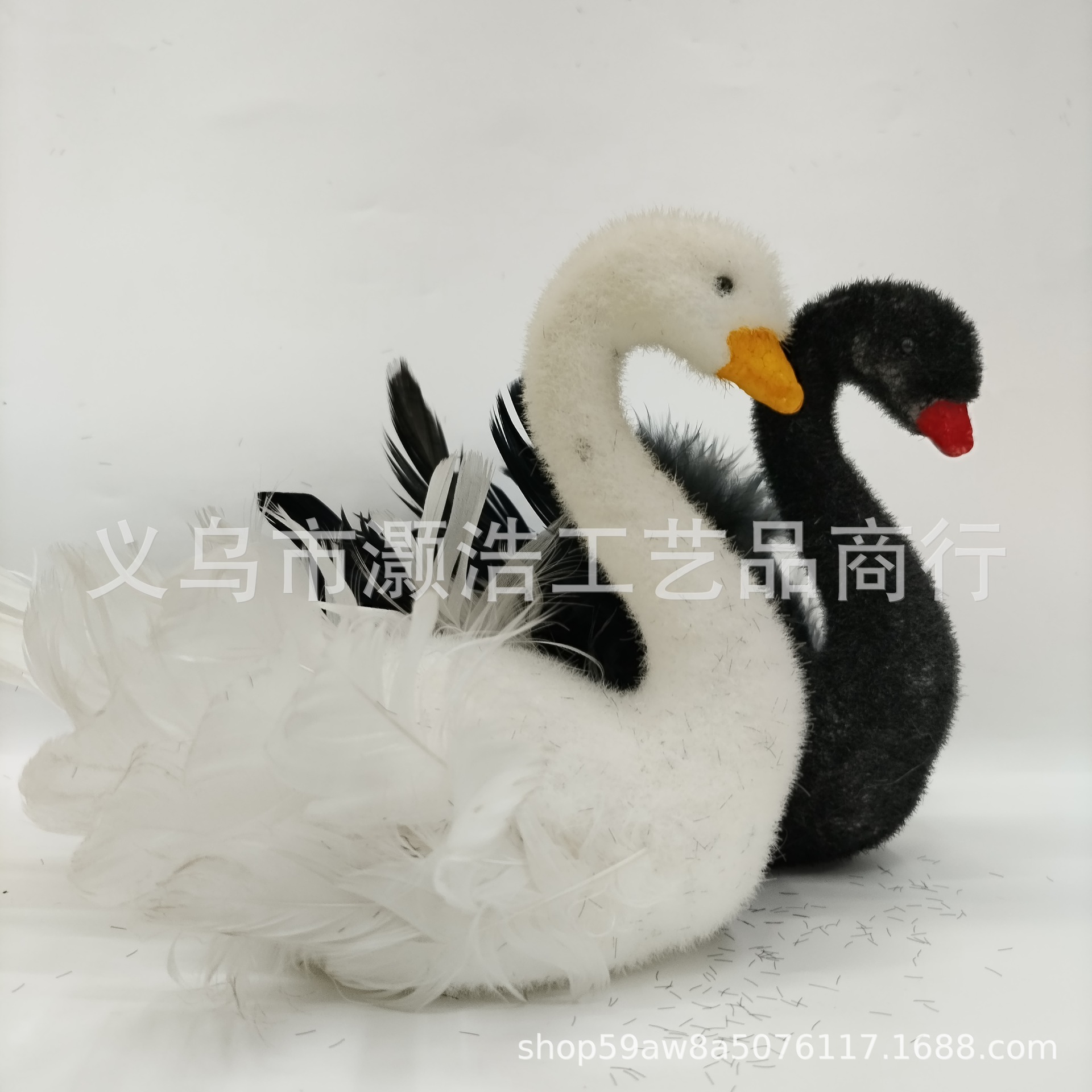 源头厂家供应黑白天鹅仿真装饰工艺品羽毛泡沫材质高级新颖道具等详情5
