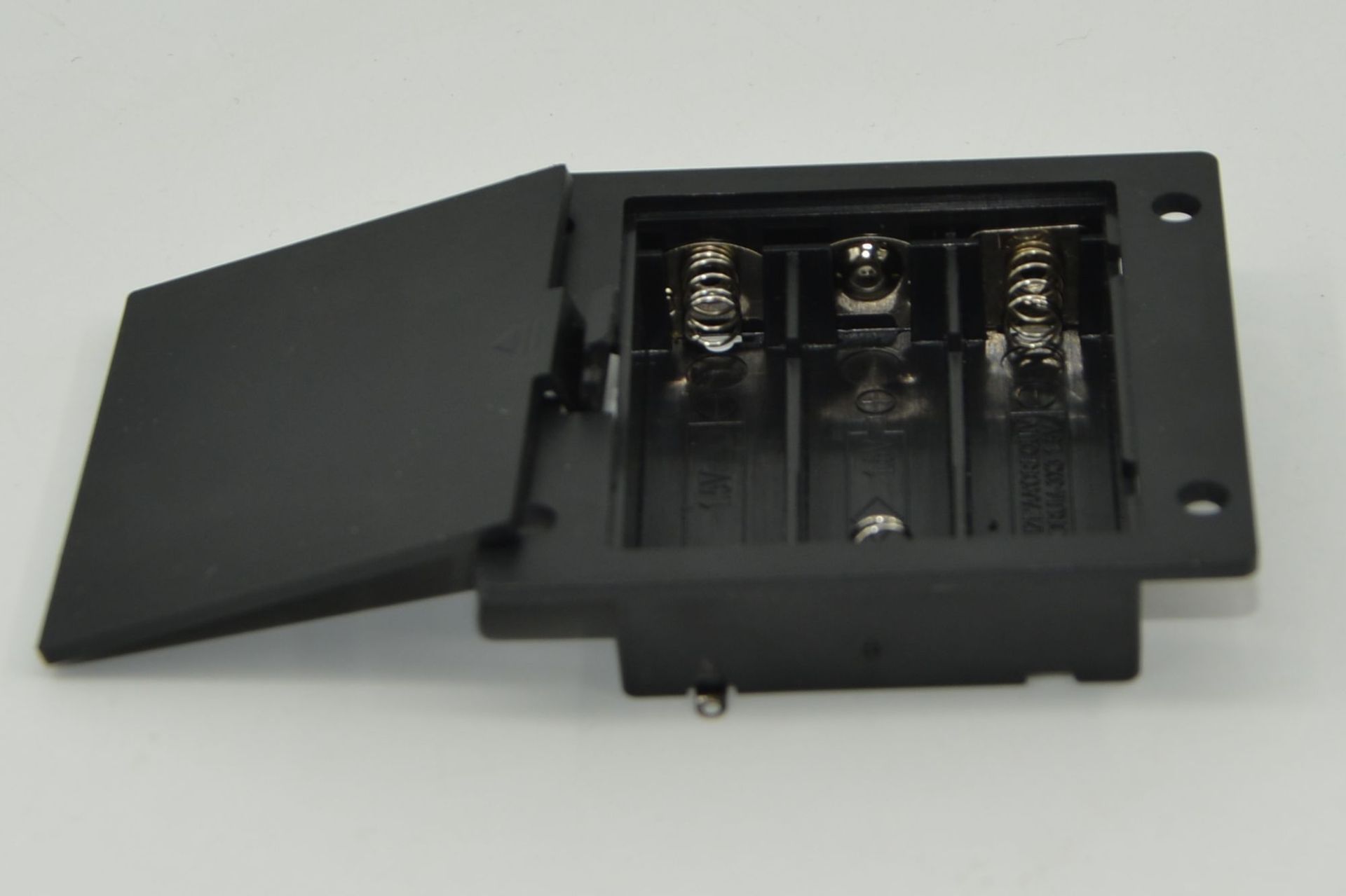 Wholesale 3 AA battery boxes, embedded battery boxes, battery boxes with LIDS, and battery boxes without wires pic 3
