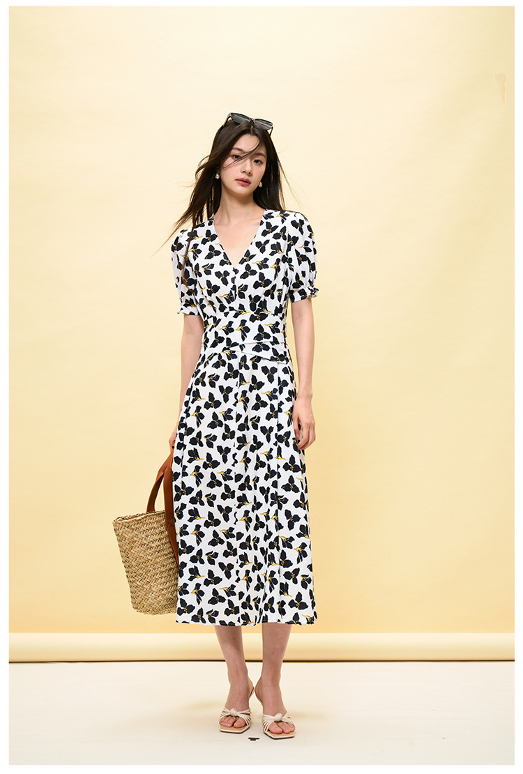 【 Shengdu 】 Summer New French-style printed V-neck, waist-cinching and slimming, puffed sleeves, large skirt hem floral print dress pic 16