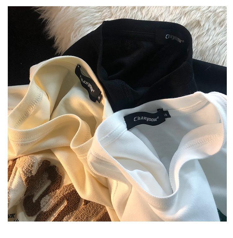 American retro 2022 early spring new collection: Loose couple round-neck white short-sleeved T-shirt with towel embroidery, trendy for women on Instagram pic 7