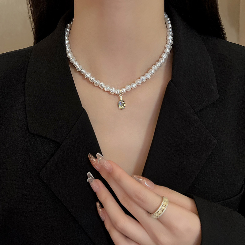 French retro high-end pearl necklace with a unique feminine charm, simple and elegant sweater chain, gentle and fairy-like accessory pic 31