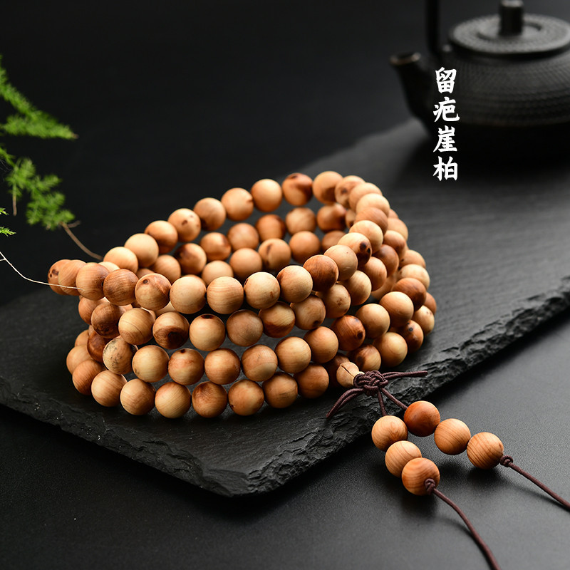 Wholesale of wooden cultural and recreational bracelets made of yellow rosewood, old mountain sandalwood, yellow rare sandalwood, agarwood, green sandalwood Buddhist prayer beads and prayer beads for women pic 19