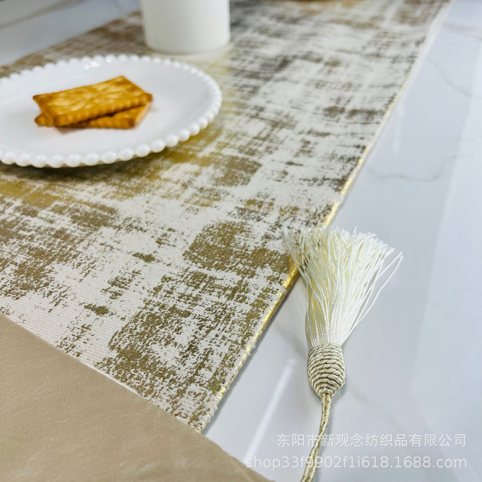 新款加工定制加厚绒布烫金日式桌旗酒店床旗流苏茶几台布厂家直销详情13
