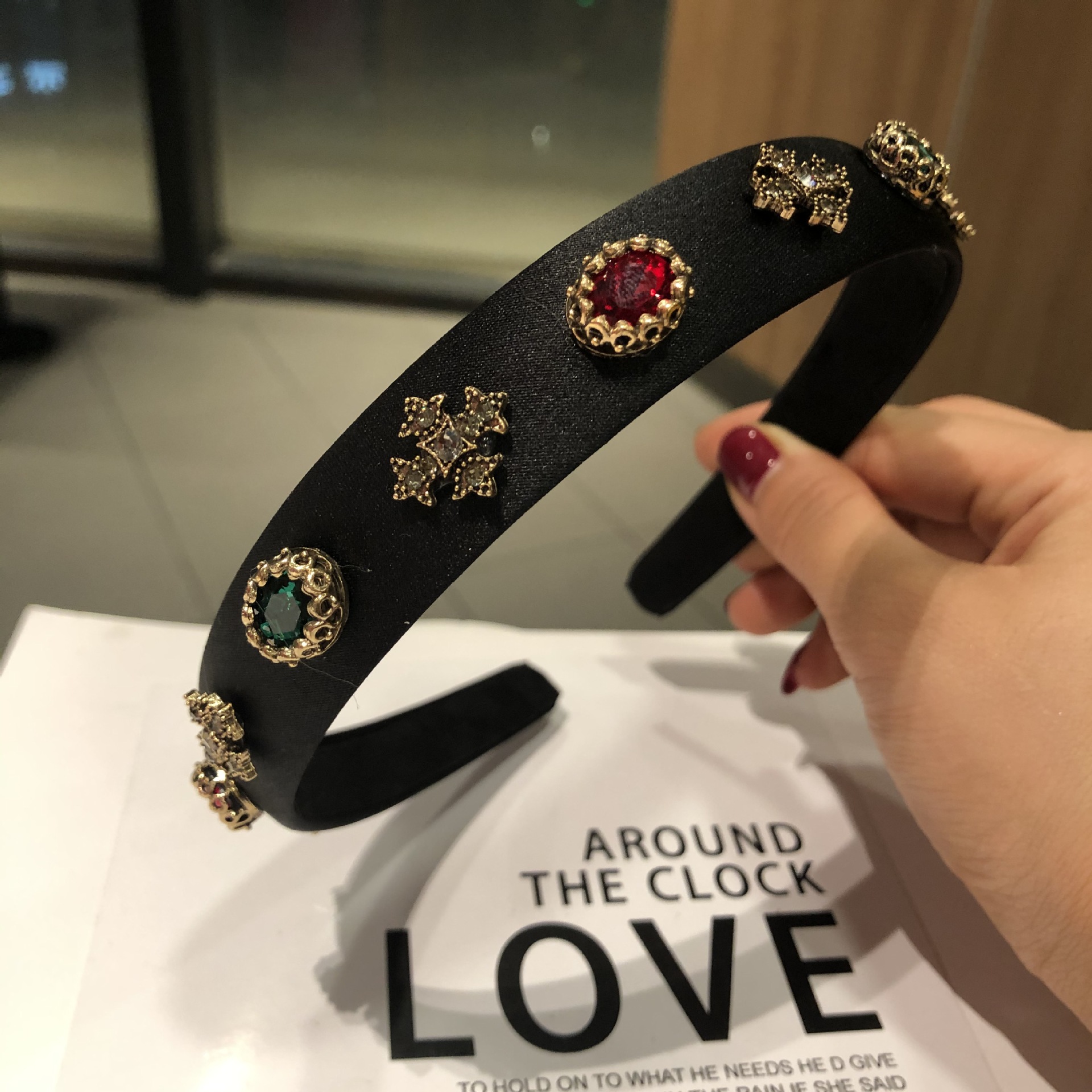 The elegant water diamond and pearl hair band is a versatile and sweet headwear for girls. It features a simple and elegant hairpin mesh and a red outlet pressure headband pic 20