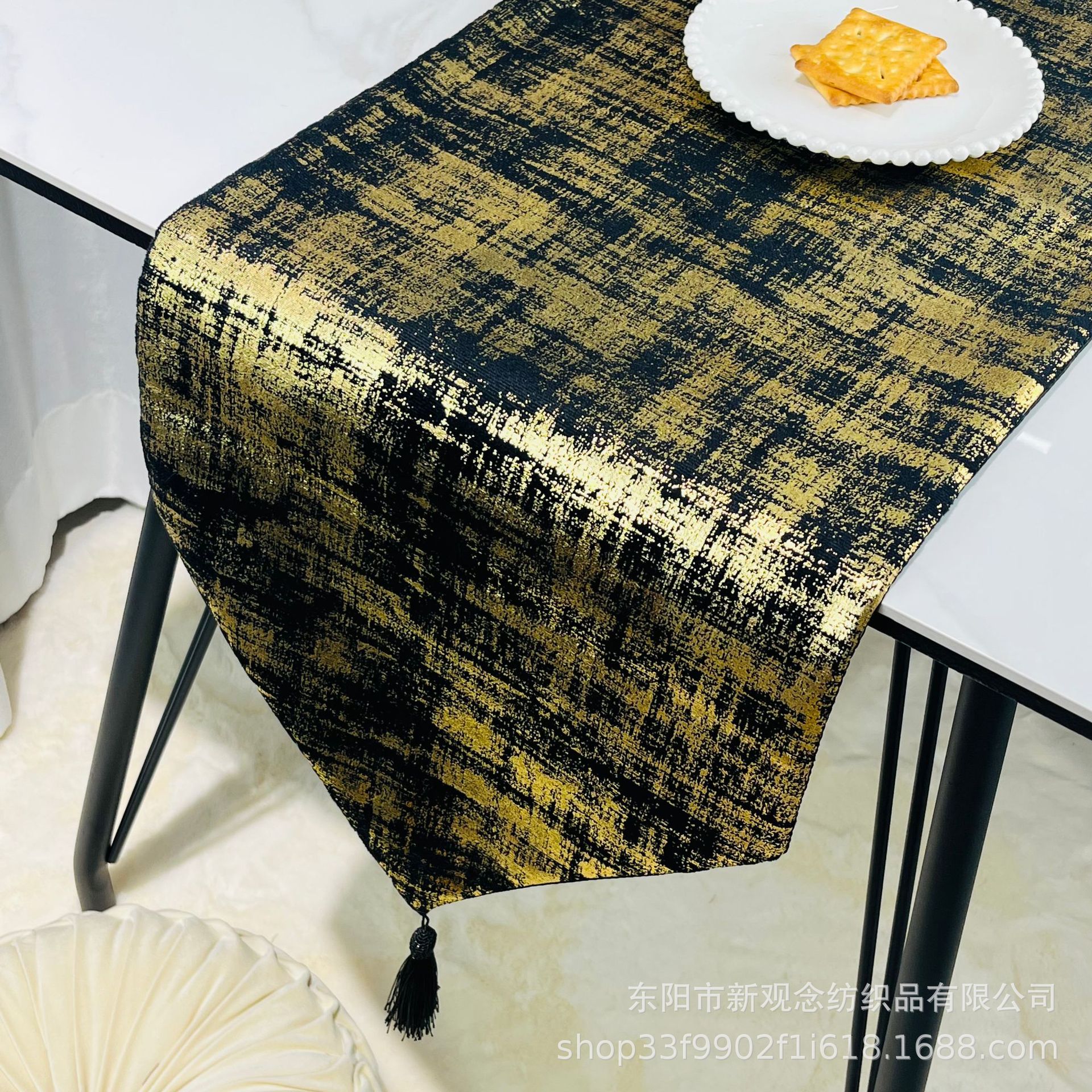 新款加工定制加厚绒布烫金日式桌旗酒店床旗流苏茶几台布厂家直销详情9