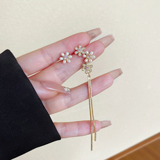 S925银针不对称珍珠花朵耳环女轻奢高级感流苏长款耳钉耳饰品批发详情5