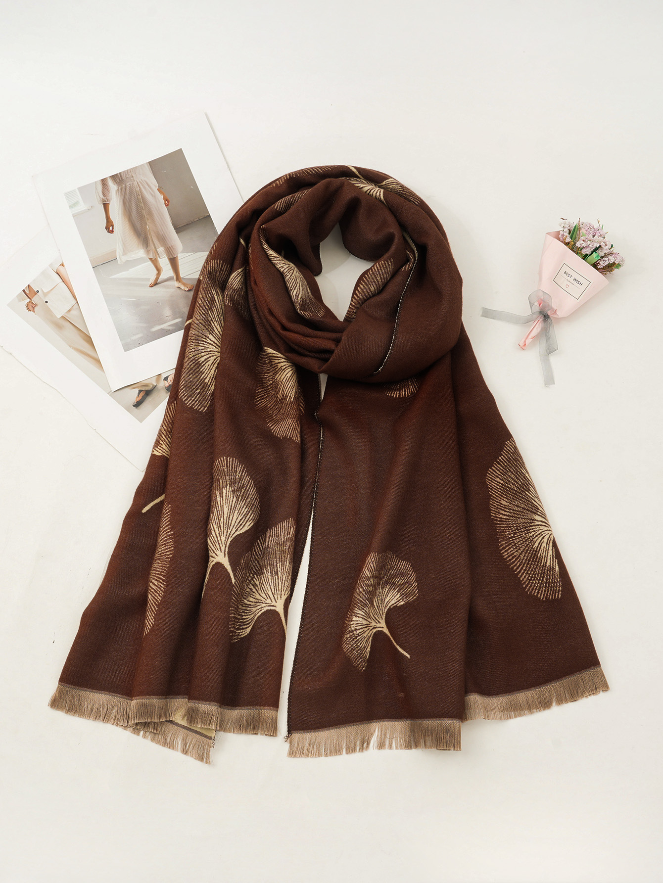 2023年秋冬季新款羊绒银杏叶提花大披肩复古加厚加厚短须女士围巾详情12