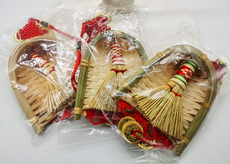 Copper coins, small brooms, dustpans, hanging ornaments, door decorations for moving into a new home, indoor hanging ornaments, TV wall decorations for the Qingming and Dragon Boat festivals pic 44