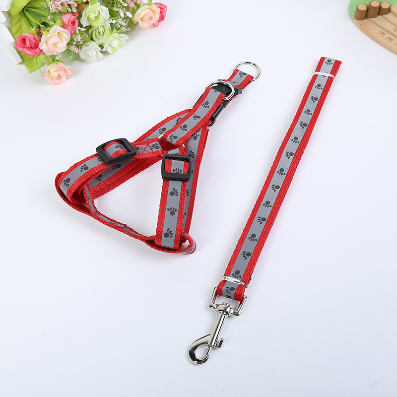 Wholesale of new outdoor pet leashes, small dog reflective footprints, chest and back dog leashes, and pet supplies from the manufacturer pic 5