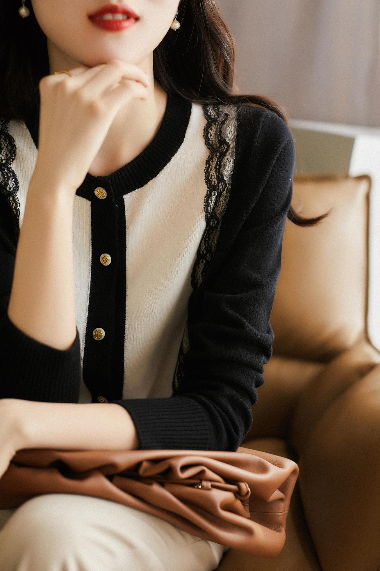 女装新中式春秋新款毛衣韩版长袖上衣显瘦蕾丝拼接圆领针织开衫详情1