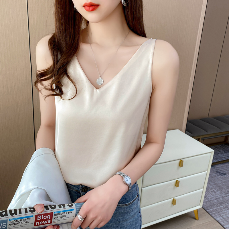 Jialqi, a popular female summer V-neck dress with a halter top, wears a suit over it and a silk satin slim-fitting base layer inside pic 57