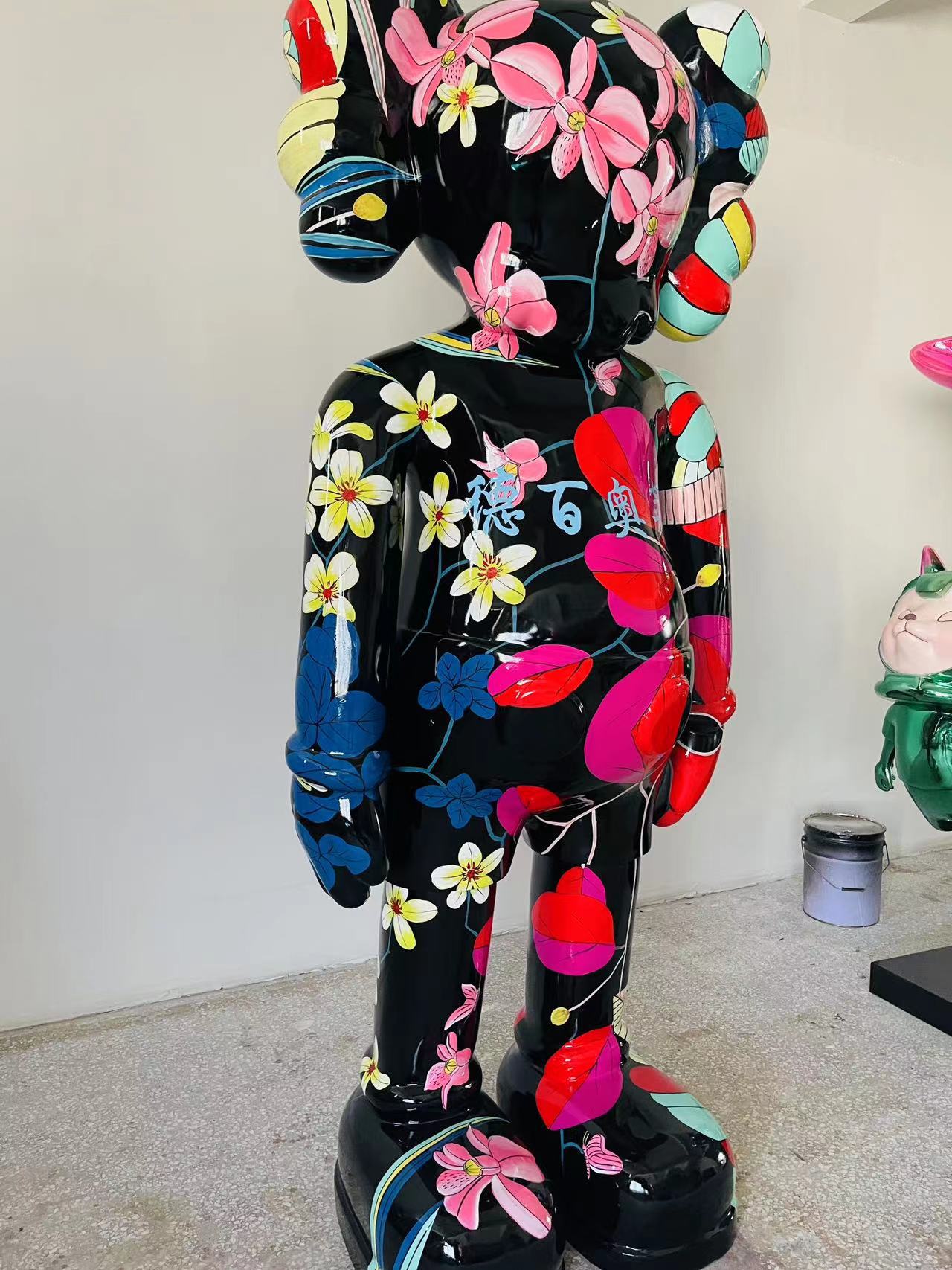 Violent bear figurines, light luxury wine cabinets, living room TV cabinets, cartoon dolls, building block bear display cabinets, home decorations pic 3