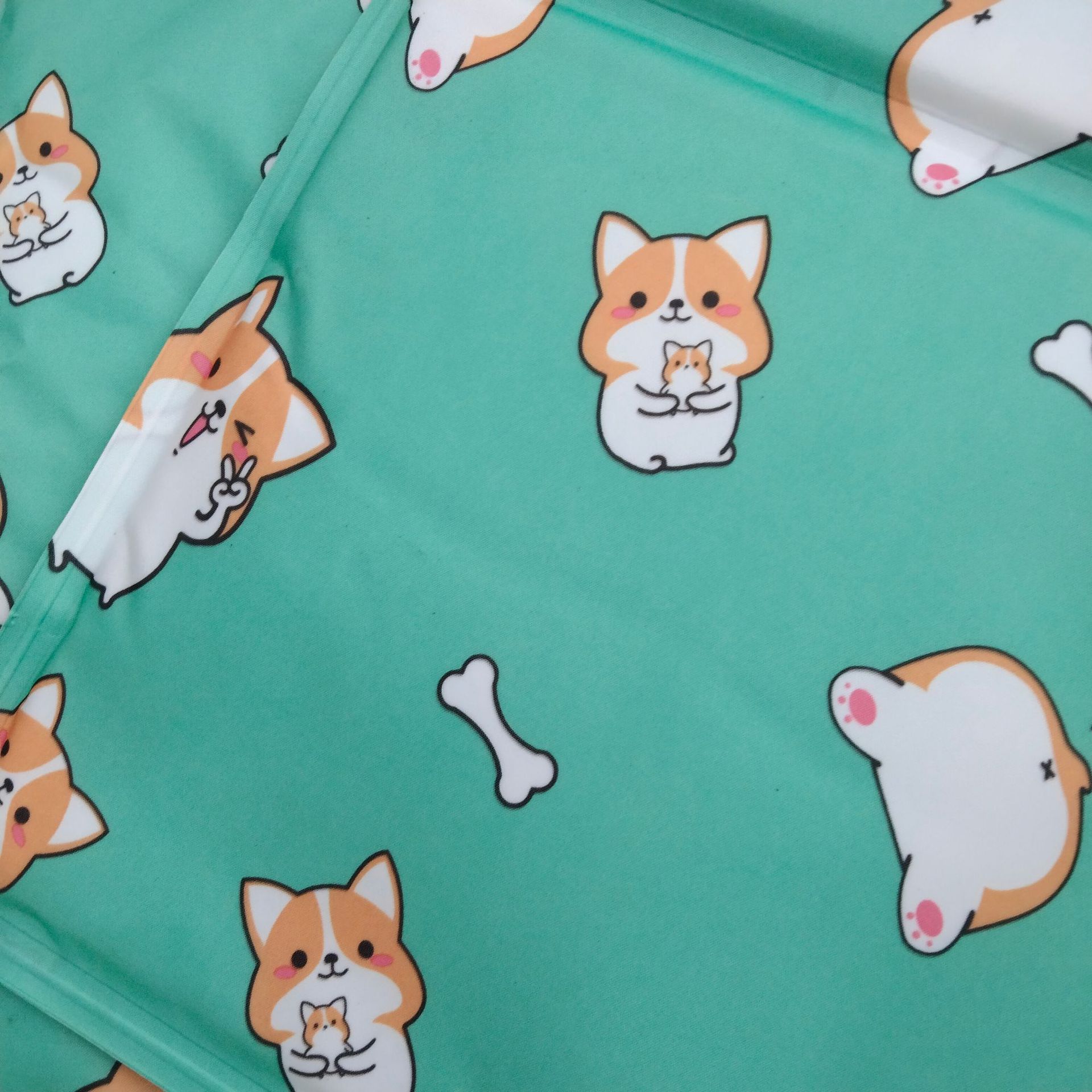Pet ice pads are cool and refreshing in summer. Dog cooling pads are durable, chewy and waterproof. Cat pads are pet cooling ice pads pic 4