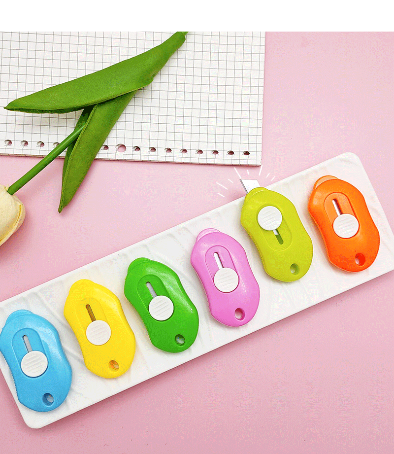 Factory direct supply of candy-colored beauty knives, student portable express unboxing plastic small knives, wholesale tool knives pic 6
