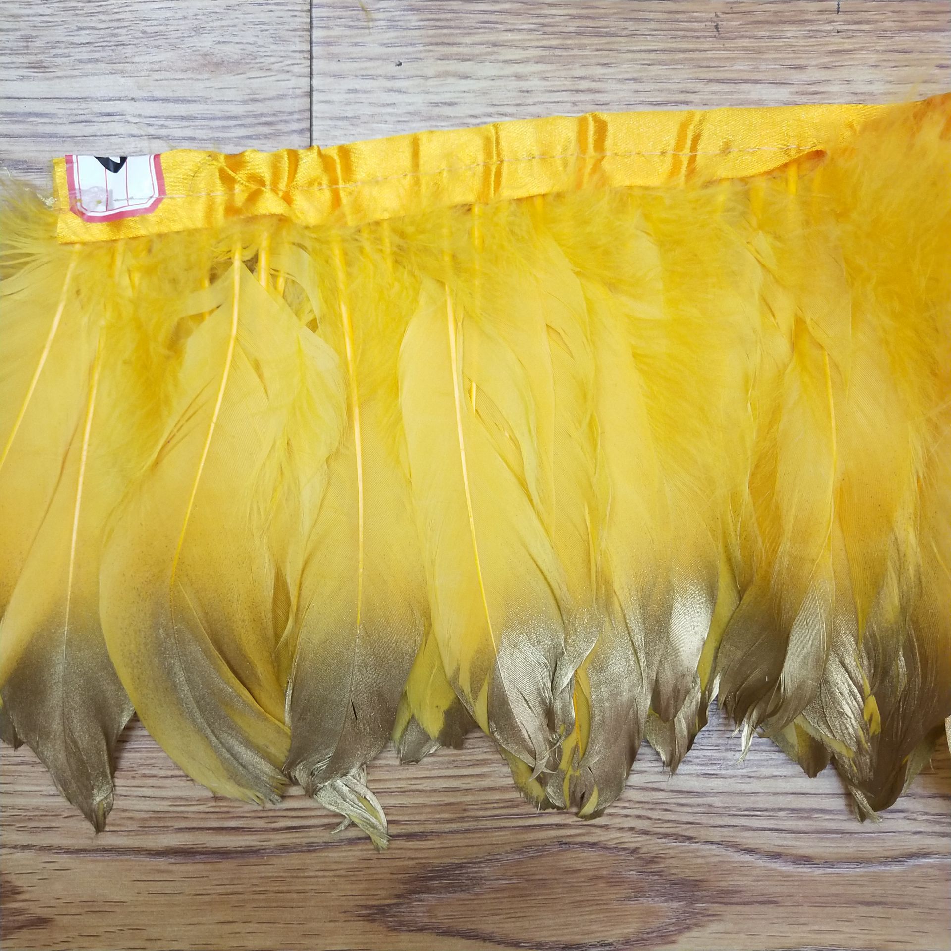 Wholesale from the manufacturer of large goose feather fabric with feather lamps, clothing accessories, DIY handicrafts, decorative colorful feather fabric edges pic 32
