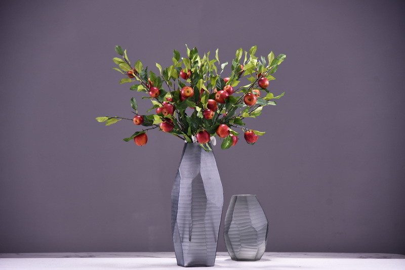 Dongli Flower Industry Factory offers wholesale of artificial apple branches, high-end artificial fruit and berry tables, wedding model room decorations, and photography props in stock pic 14