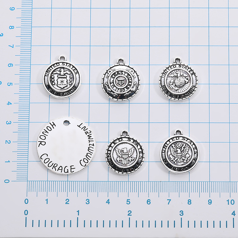 Wholesale of popular DIY alloy jewelry for fitness and sports in Europe and America, commemorative jewelry and pendant accessories for ice hockey players pic 4