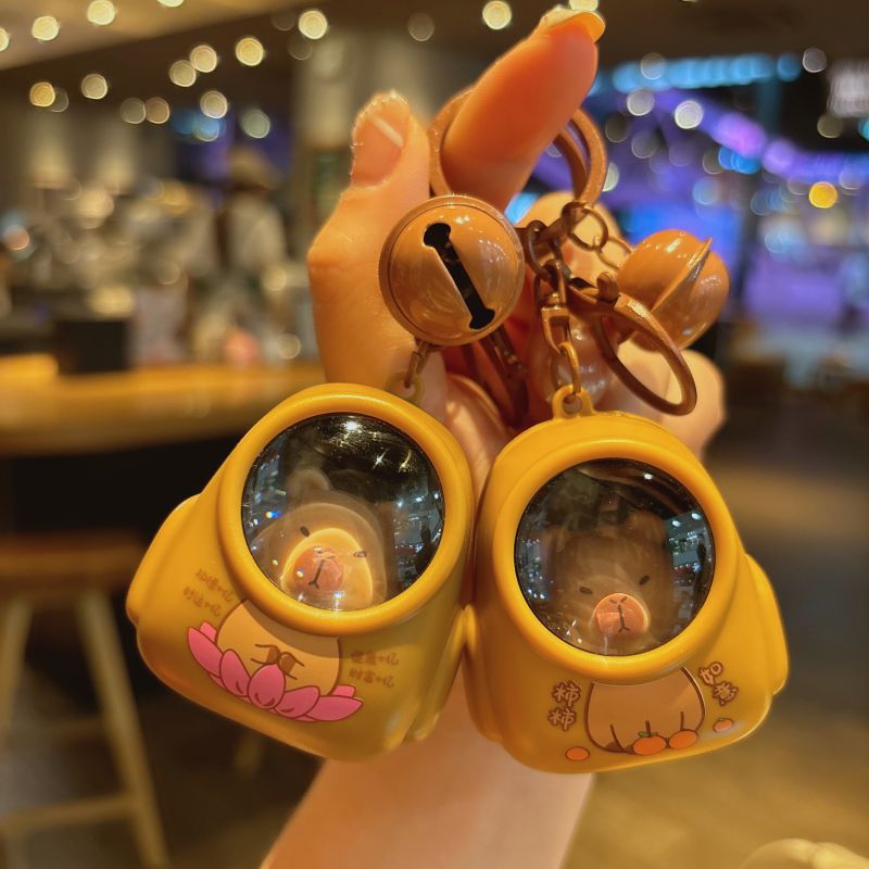 卡皮巴拉星空灯背包挂件发光书包情侣礼物挂饰迷你可爱背包钥匙扣详情4