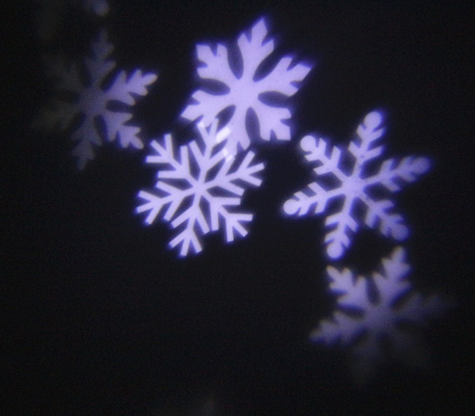 LED red, green, blue and white four-color snowflake lawn light, white snowflake light, European and American Christmas projection light, waterproof ground insertion light pic 13